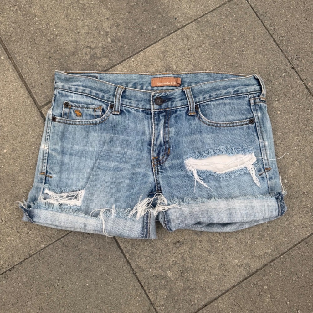 Abercrombie & Fitch Distressed Denim Shorts Light Wash Cuffed Low Rise 2S